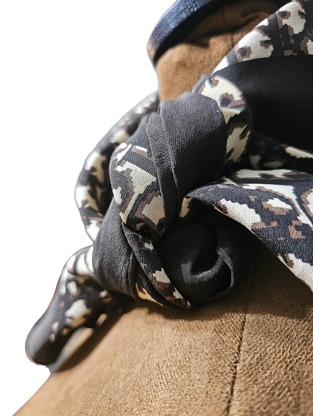 CHRISTIAN DIOR SCARF - Picture 12 of 15